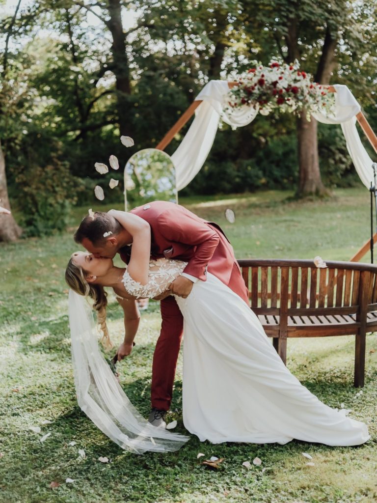 Kirsten & Toni – Bordeaux-Farbtöne auf dem Reiterhof