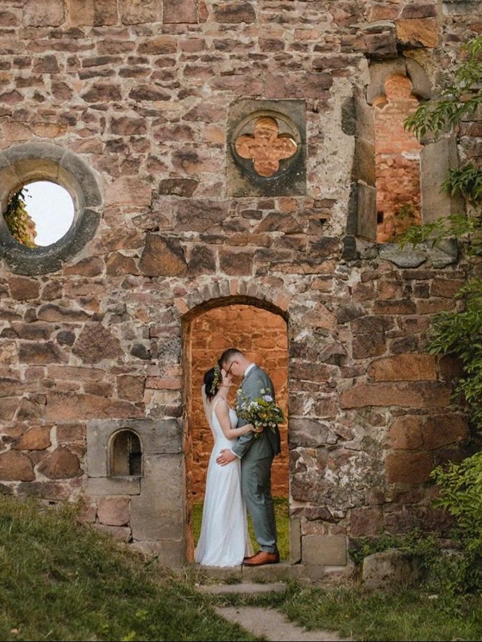 Johanna & David – Romantische Klosterhochzeit